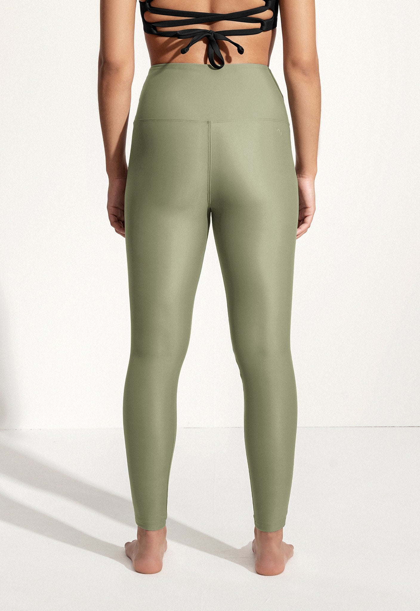 Surf & Yoga Leggings “Larimar” in sage green