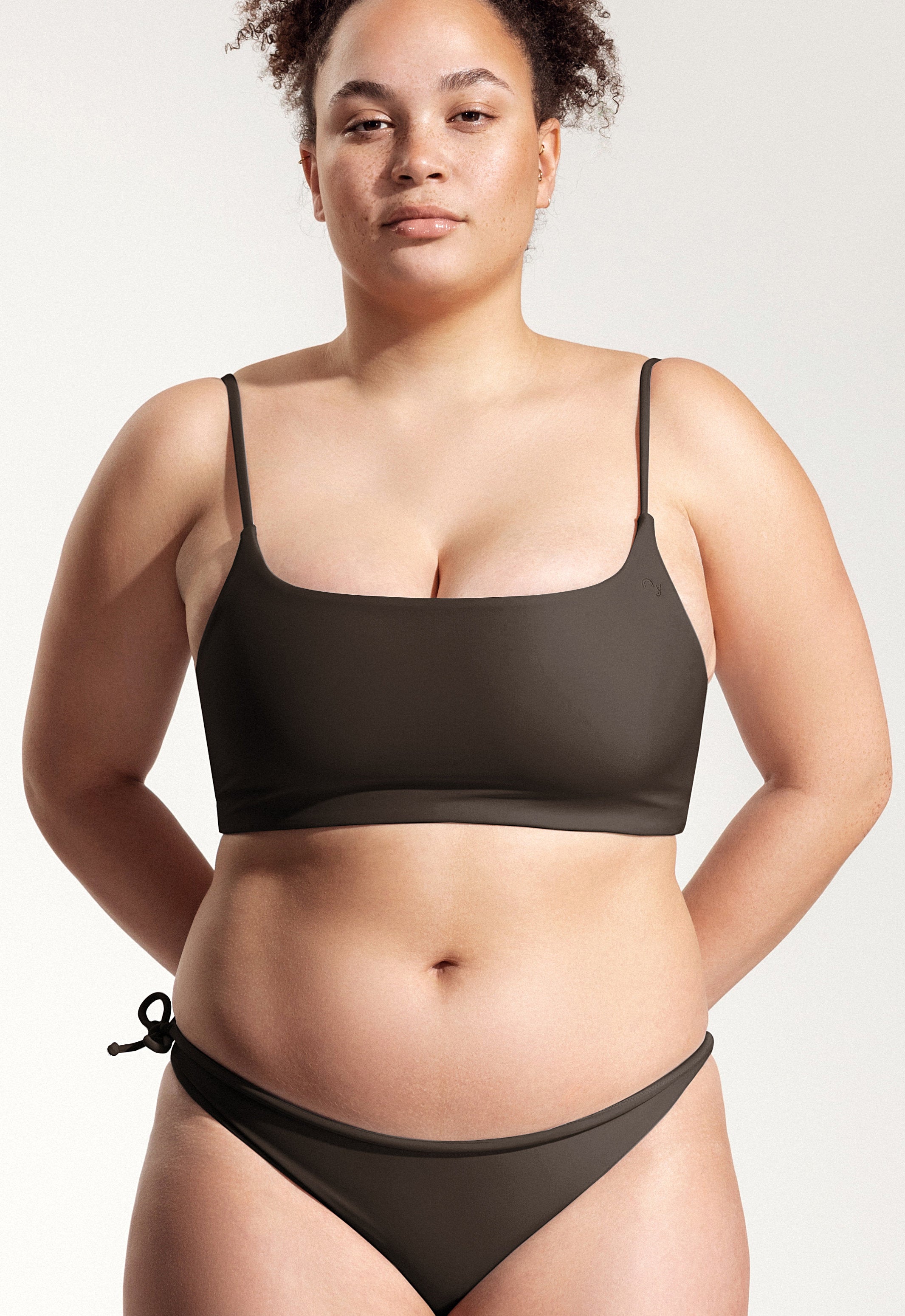 Surf Bikini Oberteil „Buri“ in Dunkelbraun