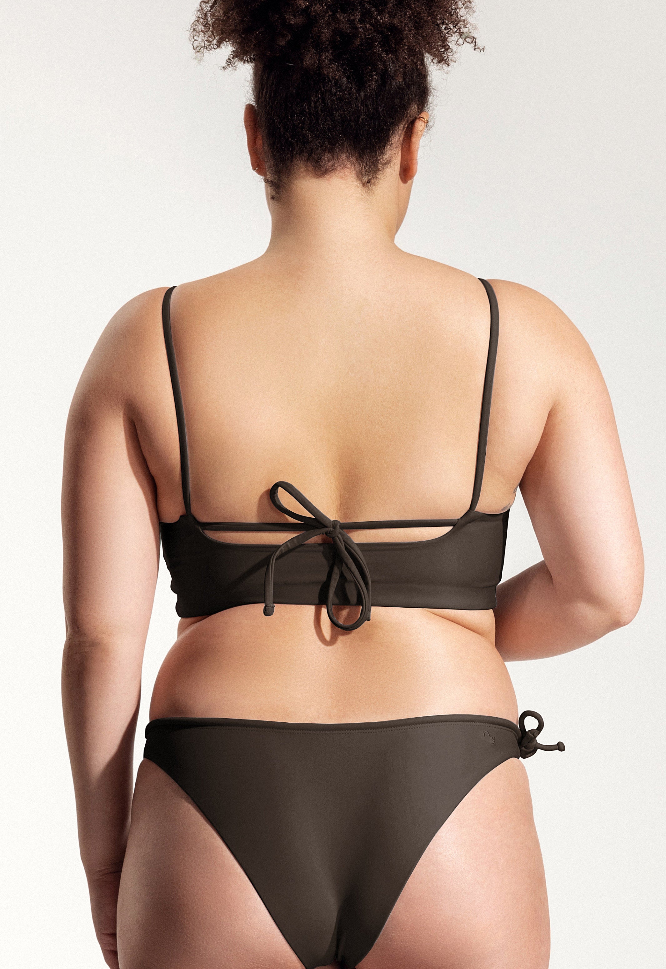 Surf Bikini Oberteil „Buri“ in Dunkelbraun