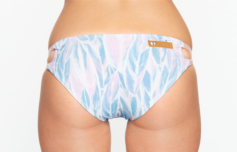 Bikini Hose „Hawaii“ in Feather Light Print 2