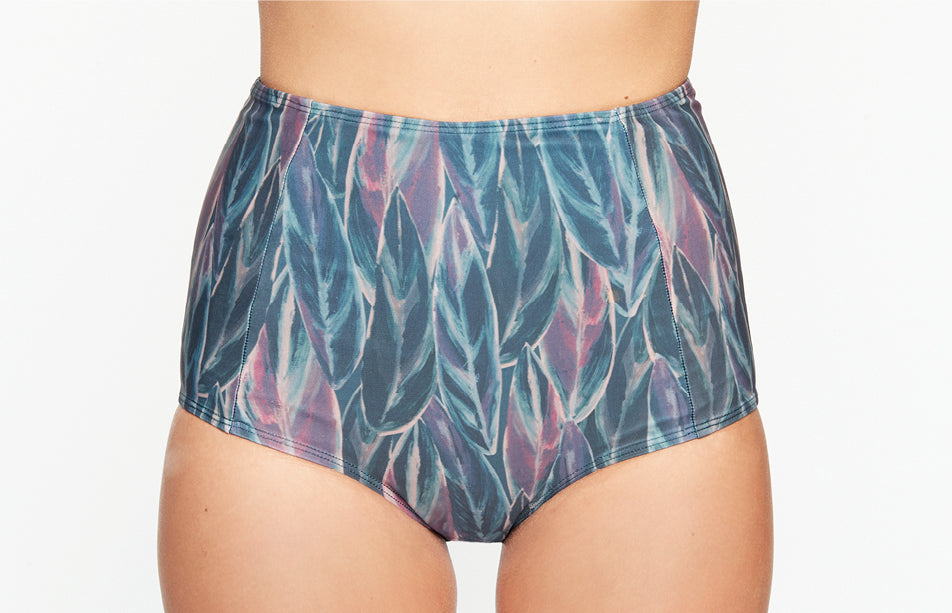 Surf Bikini Hose „Phuket“ in Feather Dark Print 1