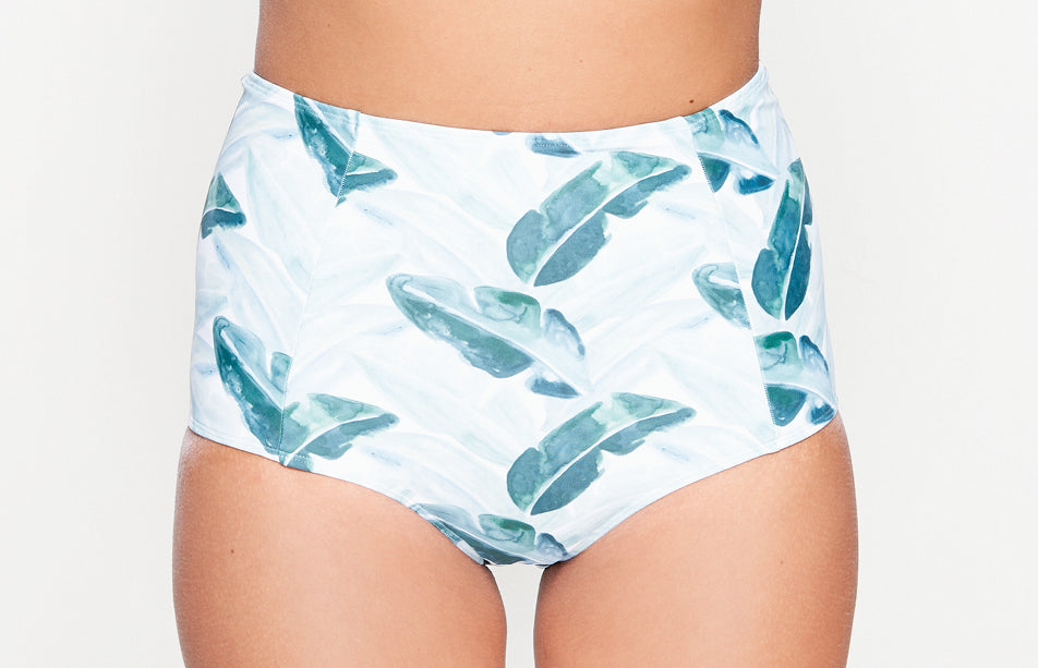 Surf Bikini Hose „Phuket“ in Leaf Print & Weiss 1