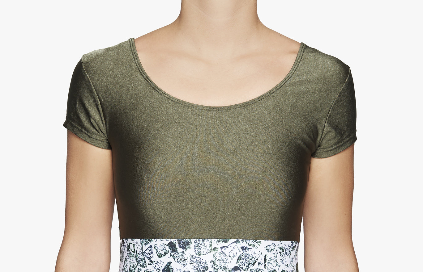 Surfanzug „Sawu“ in Stone & Khaki Grün 1